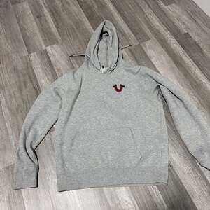 True Religion Men's Heather Grey Collegiate Arch Logo Pullover Hoodie